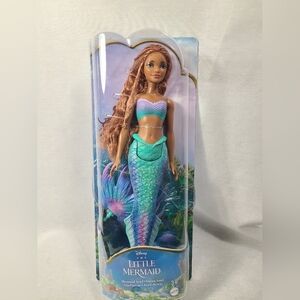 Disney the Little Mermaid Ariel Fashion Doll with Signature Outfit Halle Bailey
